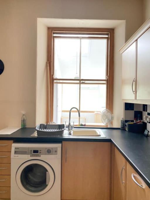 St John's Flat Spacious *