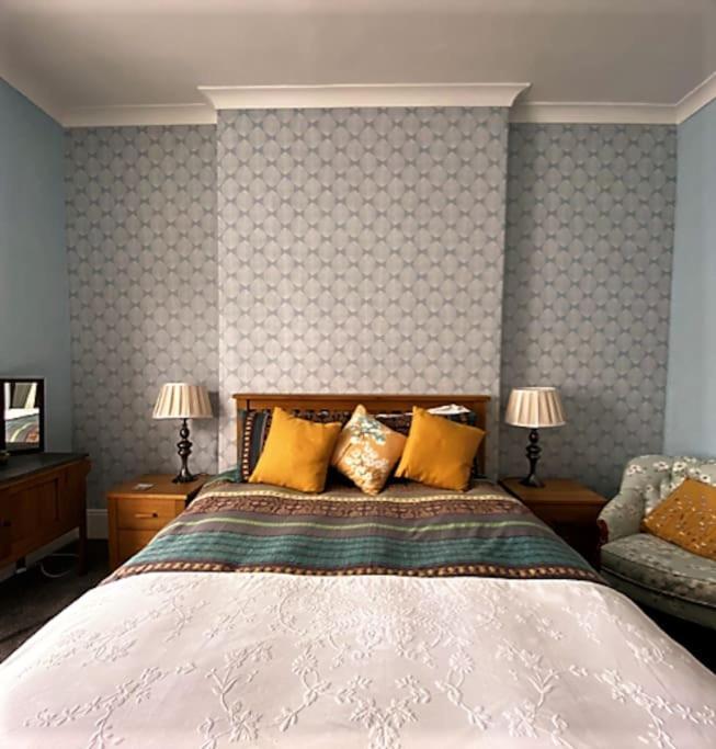 St John's Flat Spacious *